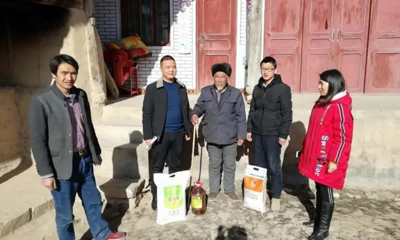 堅(jiān)持精準(zhǔn)幫扶，合力脫貧攻堅(jiān)——市龍江城鄉(xiāng)發(fā)展集團(tuán)、隴南太平洋財(cái)險(xiǎn)公司聯(lián)合開展幫扶文縣橋頭鎮(zhèn)安子坡村2019年春節(jié)慰問活動