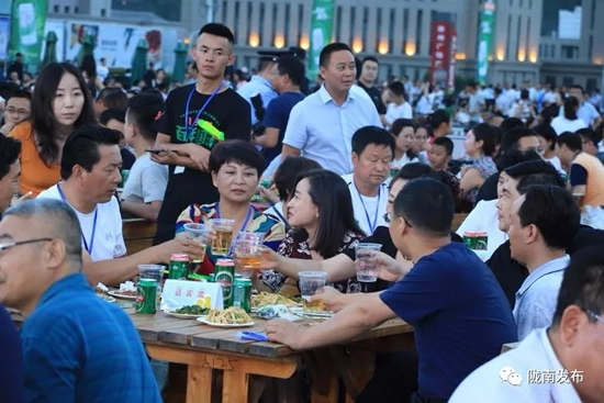 好嗨喲！隴南第一屆青島啤酒節(jié)開幕啦，為期8天