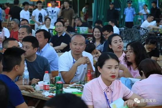 好嗨喲！隴南第一屆青島啤酒節(jié)開幕啦，為期8天