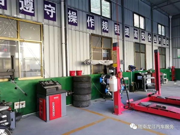 金錘鈑金，銀槍噴漆！龍江汽修值得信賴！