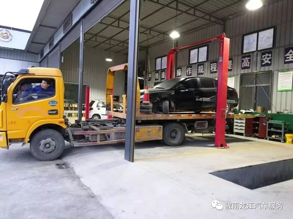 金錘鈑金，銀槍噴漆！龍江汽修值得信賴！