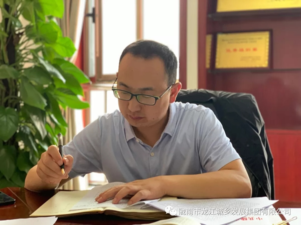 市龍江集團(tuán)“不忘初心、牢記使命”主題教育讀書班舉行結(jié)班式