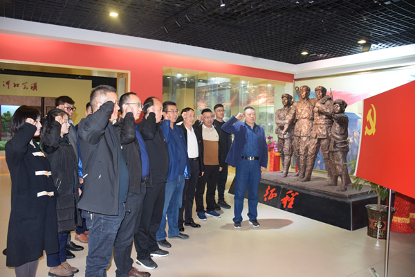 市龍江集團(tuán)開展“不忘初心、牢記使命”主題黨日活動(dòng)